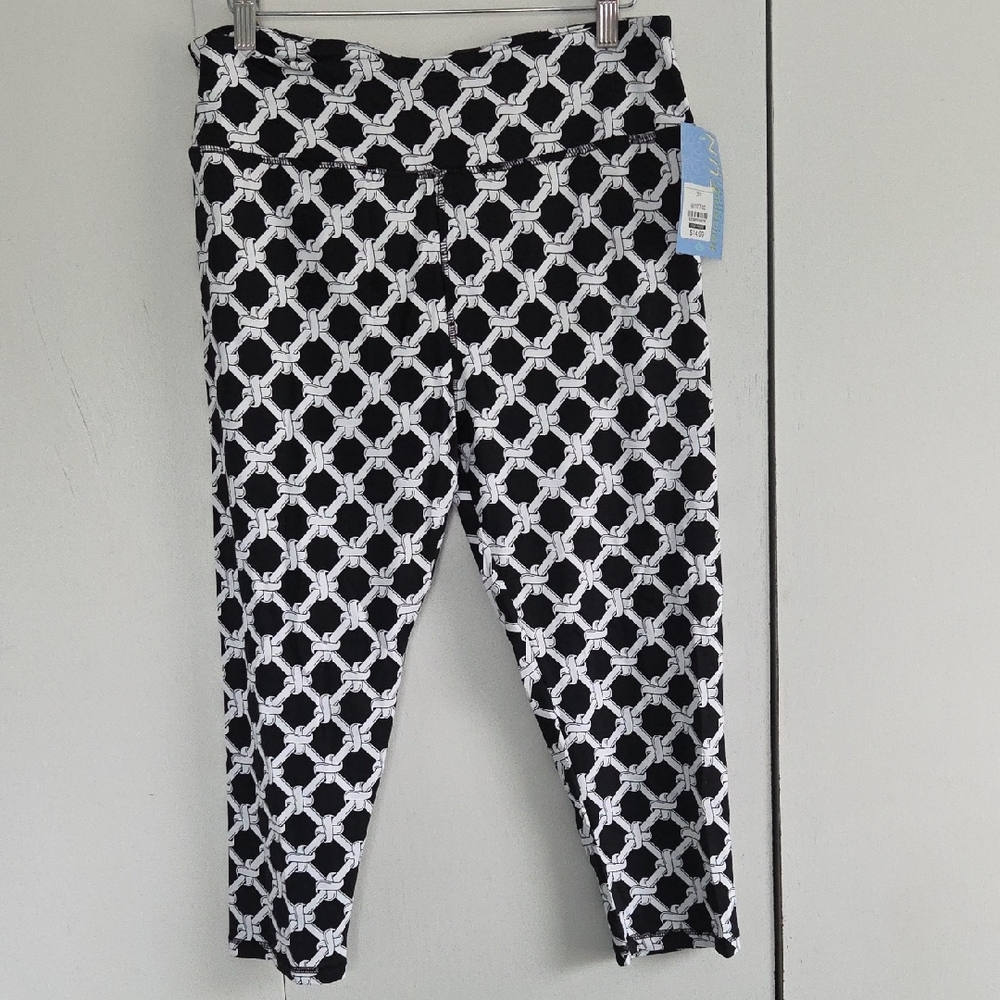 Lulu-B Women Black and White Geometric Crop Pants